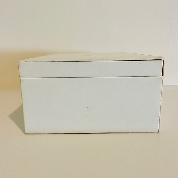 Christian Dior Parfums White Faux Leather "D" Charm Empty Storage Gift Box - Picture 7 of 16